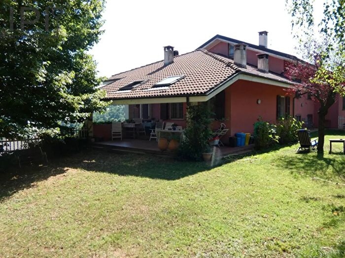 Casa con 15 locali in vendita in Via Vecchia di Plodio, Carcare