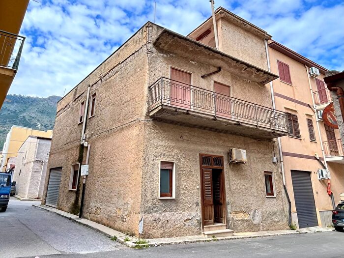 Casa con 8 locali in vendita in Bengasi, Castellammare Del Golfo