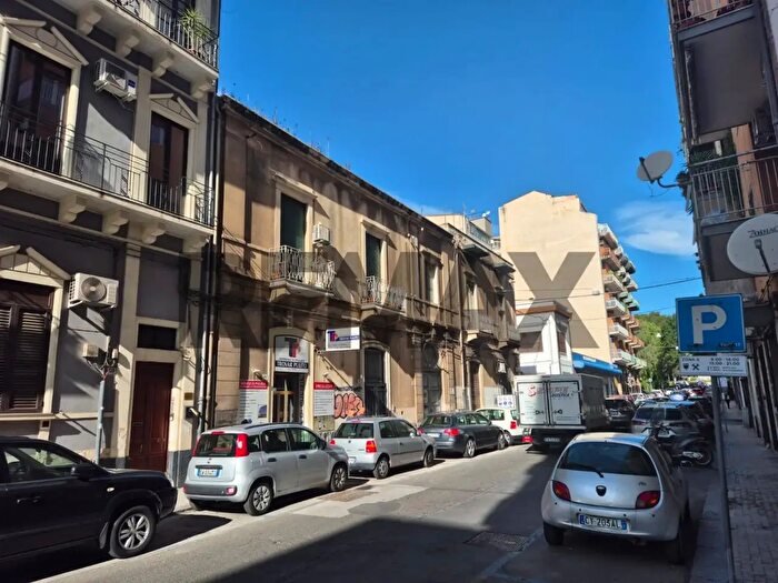 Appartamento con 5 locali in vendita in Via Vittorio Emanuele Orlando, Catania