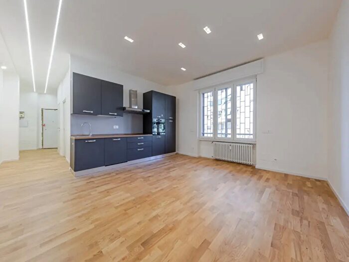 Appartamento quadrilocale in vendita in Via Sulmona, Milano