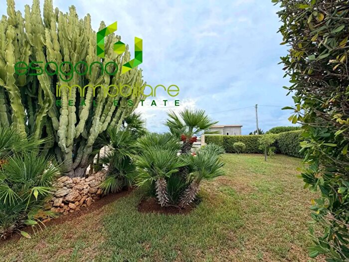Casa con 5 locali in vendita in Via del Berillio, Siracusa