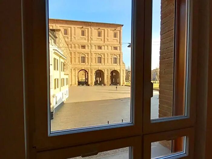 Appartamento quadrilocale in vendita in Piazza della Pilotta, Parma