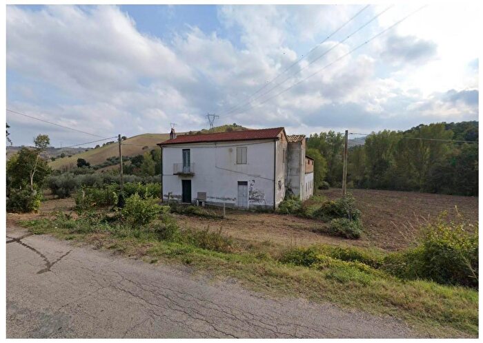 Casa con 6 locali in vendita in Atessa