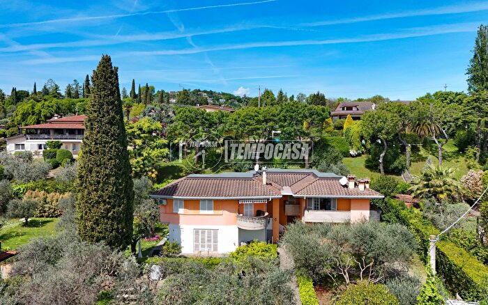 Appartamento quadrilocale in vendita in Via Meucci, Padenghe Sul Garda