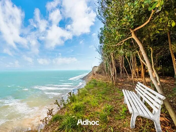 Casa con 6 locali in vendita in Strada di Montecastellaro, Pesaro