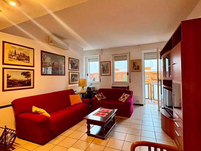 Appartamento trilocale in affitto in Via Giuseppe Ripamonti, Vigentino Fatima, Milano