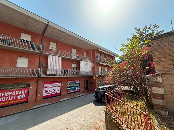 Appartamento con 8 locali in vendita in Via di Porta Romana, Gubbio