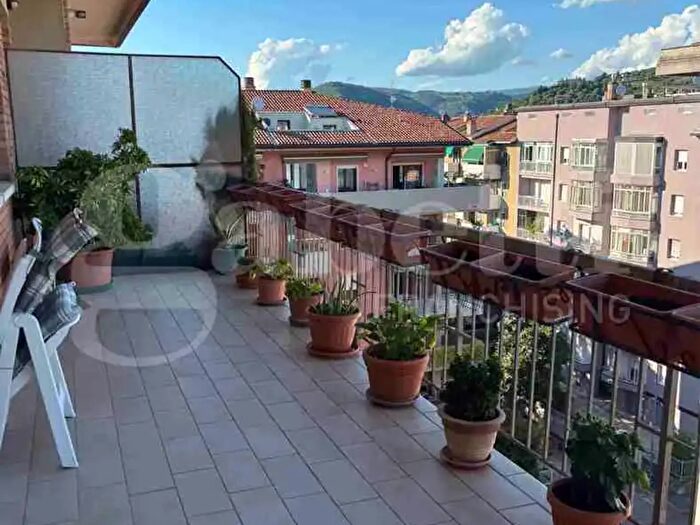 Appartamento con 9 locali in vendita in Via Butturini, Verona