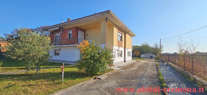 Casa quadrilocale in vendita in Via XXV Aprile, Paderno Ponchielli