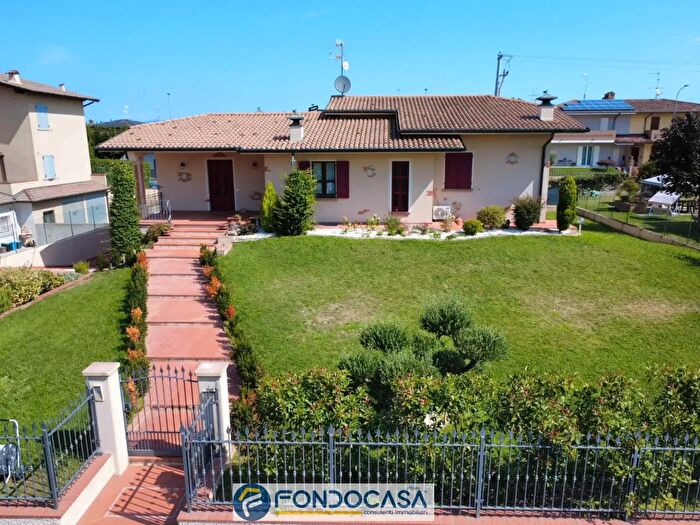 Casa con 8 locali in vendita in Via Rudiana, Maclodio