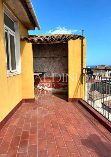 Appartamento con 6 locali in vendita in Via Santa Maria della Catena, Catania