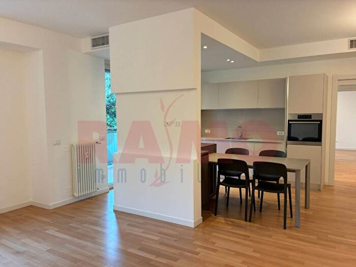 Appartamento trilocale in affitto in Via Alcuino, Sempione, Milano