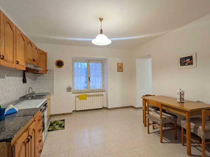 Appartamento quadrilocale in affitto in Piazza Gabriele Veneziale, Centro, Longano