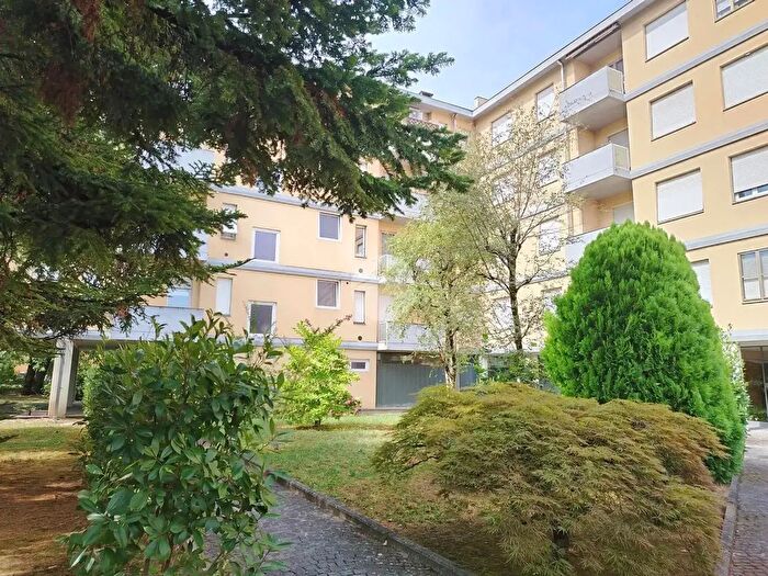 Appartamento con 5 locali in vendita in Via San Bruno, Parma