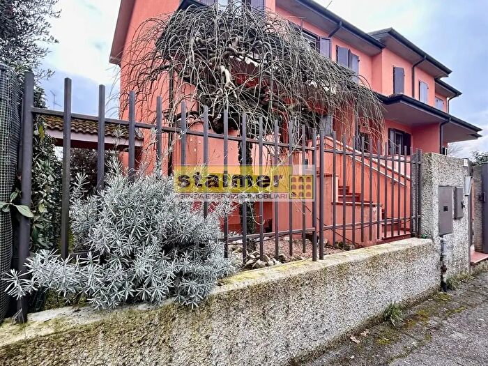 Casa quadrilocale in vendita in Via Veneto, Mulazzano