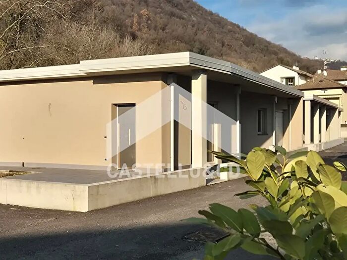 Casa con 5 locali in vendita in Via Canossi, Villanuova Sul Clisi