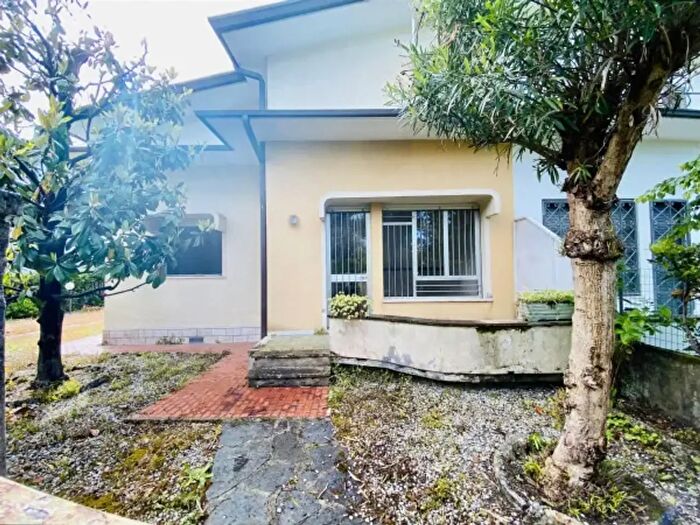 Casa con 6 locali in vendita in Corte Anna Magnani, Camaiore