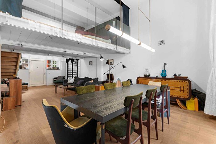 Appartamento trilocale in vendita in Via Francesco Olgiati, Milano