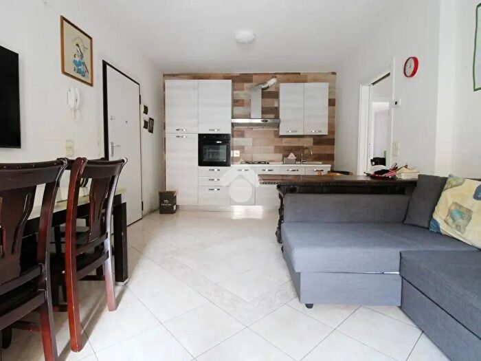 Appartamento trilocale in vendita in Via Filippo Strozzi, Prato