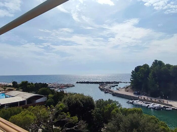 Appartamento trilocale in vendita in Via Mario Puccini Chioma, Livorno