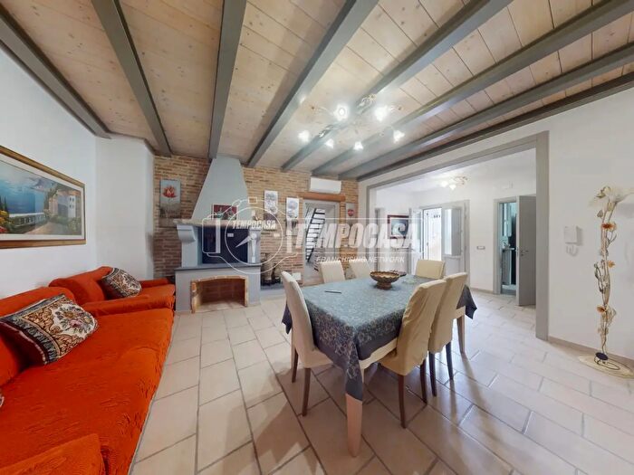 Appartamento quadrilocale in vendita in Piazza SantOronzo, Diso