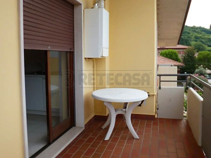 Appartamento trilocale in affitto in Via Padre Ottorino Maule, Gambellara