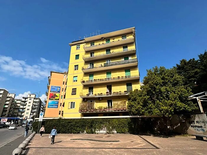 Appartamento con 6 locali in vendita in Via Torrione, Salerno