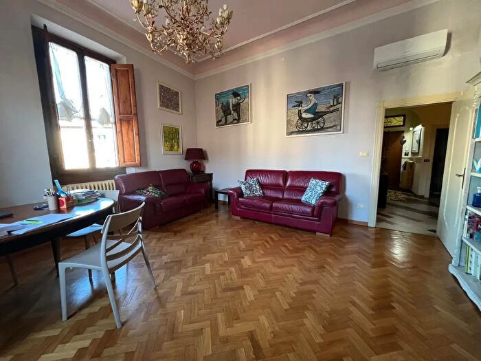 Appartamento quadrilocale in vendita in Piazza Bernardo Tanucci, Firenze