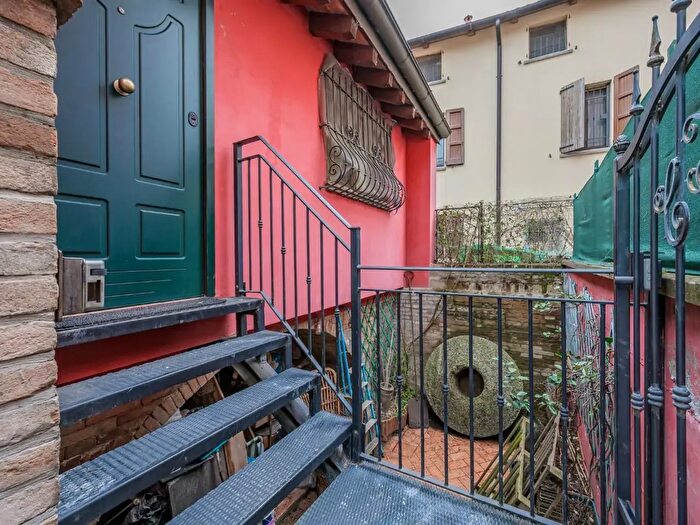 Casa con 6 locali in vendita in Modena