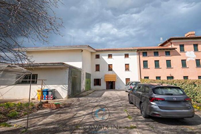 Casa quadrilocale in vendita in Via Storta, Montebelluna