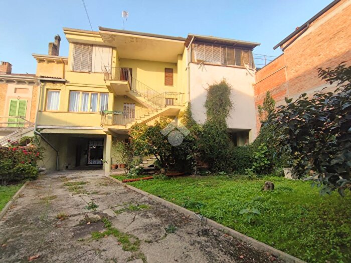 Casa con 12 locali in vendita in Via Circonvallazione, Viguzzolo