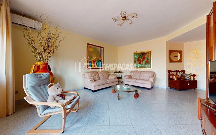 Appartamento trilocale in vendita in Via Antonio Diomeda, Turi