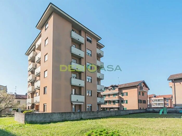 Appartamento trilocale in vendita in Via Forlanini, Desio