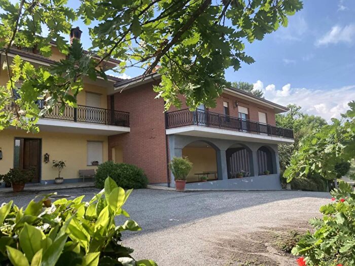 Casa con 5 locali in vendita in Località Casenuove Gottino a Santa Vittoria dAlba, Santa Vittoria DAlba