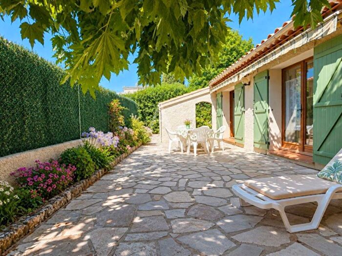 Casa trilocale in vendita in Carqueiranne