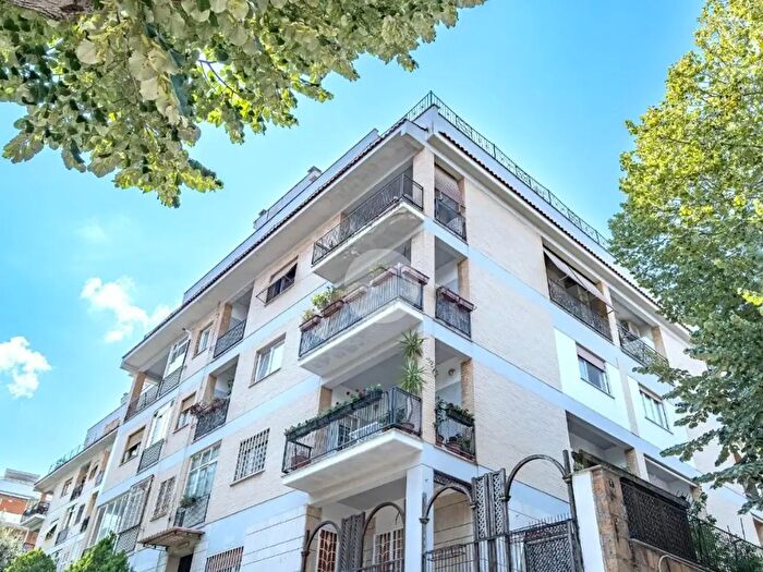 Appartamento bilocale in vendita in Via della Canzone del Piave, Roma