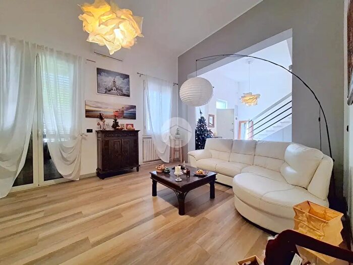 Casa con 5 locali in vendita in Via della Ferrovia a San Lorenzo, Palermo