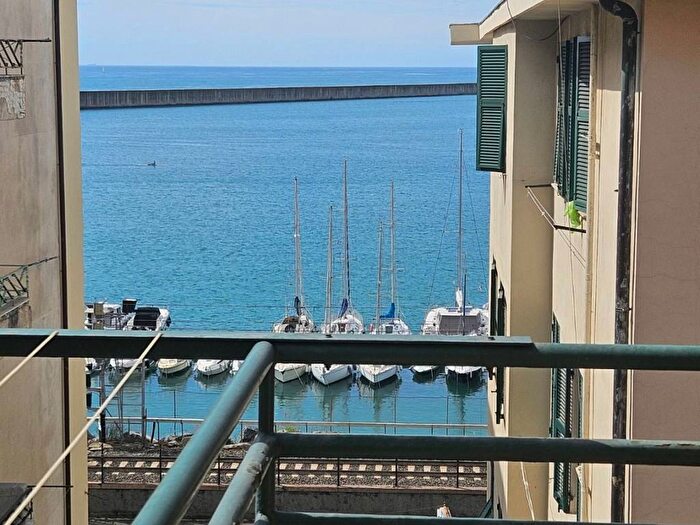 Appartamento trilocale in affitto in Via Loano, Pegli, Genova