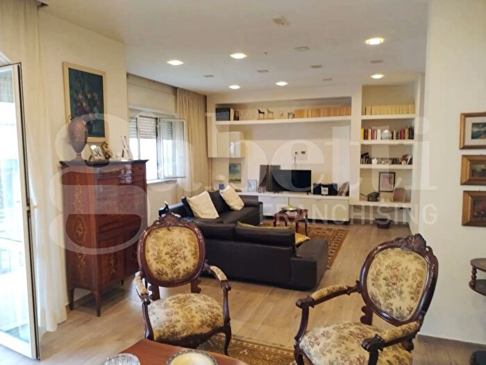 Casa con 5 locali in vendita in Via Genova Frattamaggiore Na, Frattamaggiore