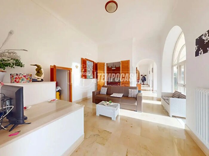 Casa con 7 locali in vendita in Via Roma, Manduria