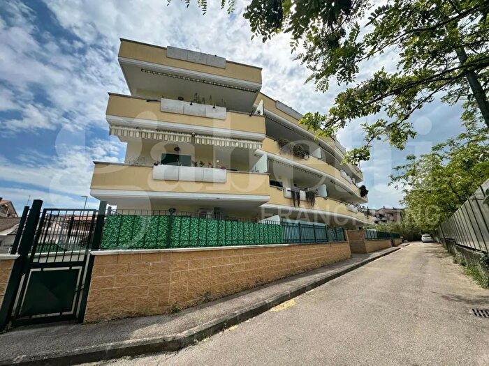 Appartamento trilocale in vendita in Via Amatore Sciesa, Marino