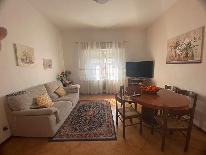 Casa con 5 locali in vendita in Cecina