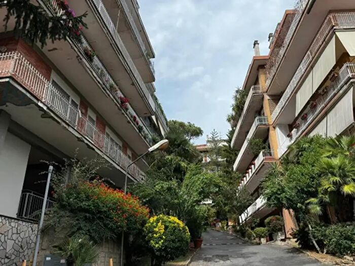 Appartamento con 5 locali in vendita in Via Cassia, Roma