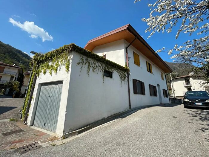 Appartamento trilocale in vendita in Trasaghis