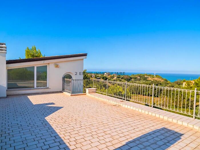 Appartamento con 6 locali in vendita in Via Convento, Grottammare