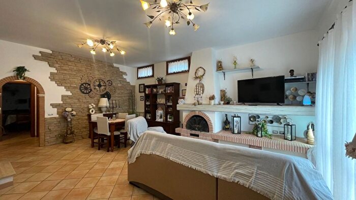 Casa quadrilocale in vendita in Fiumicino