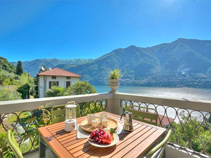 Appartamento con 6 locali in affitto in Laglio