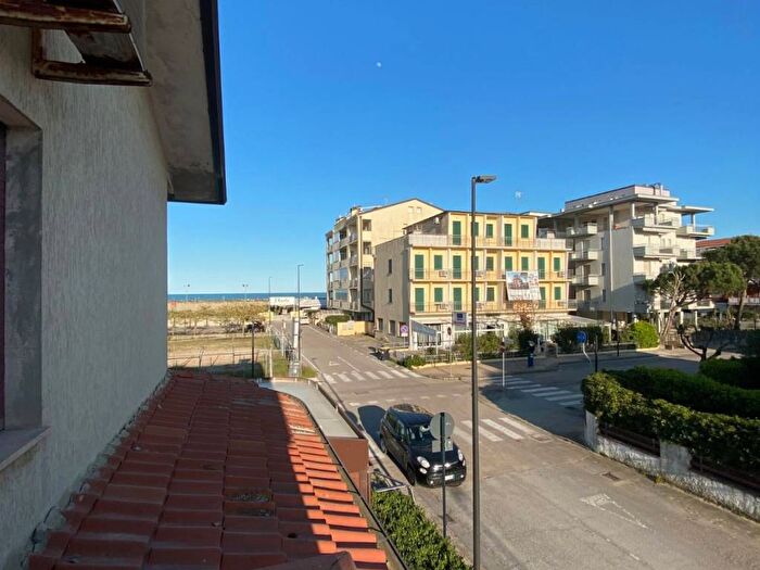Appartamento trilocale in vendita in Via Bertinoro, Lido di Savio Lido di Classe, Ravenna