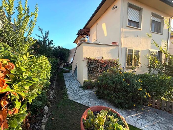 Appartamento con 5 locali in vendita in Cecina