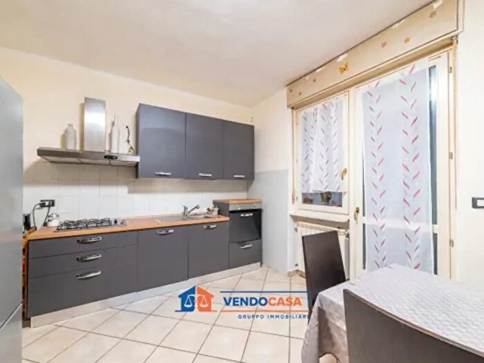 Appartamento quadrilocale in vendita in Via Alba, Santa Vittoria DAlba